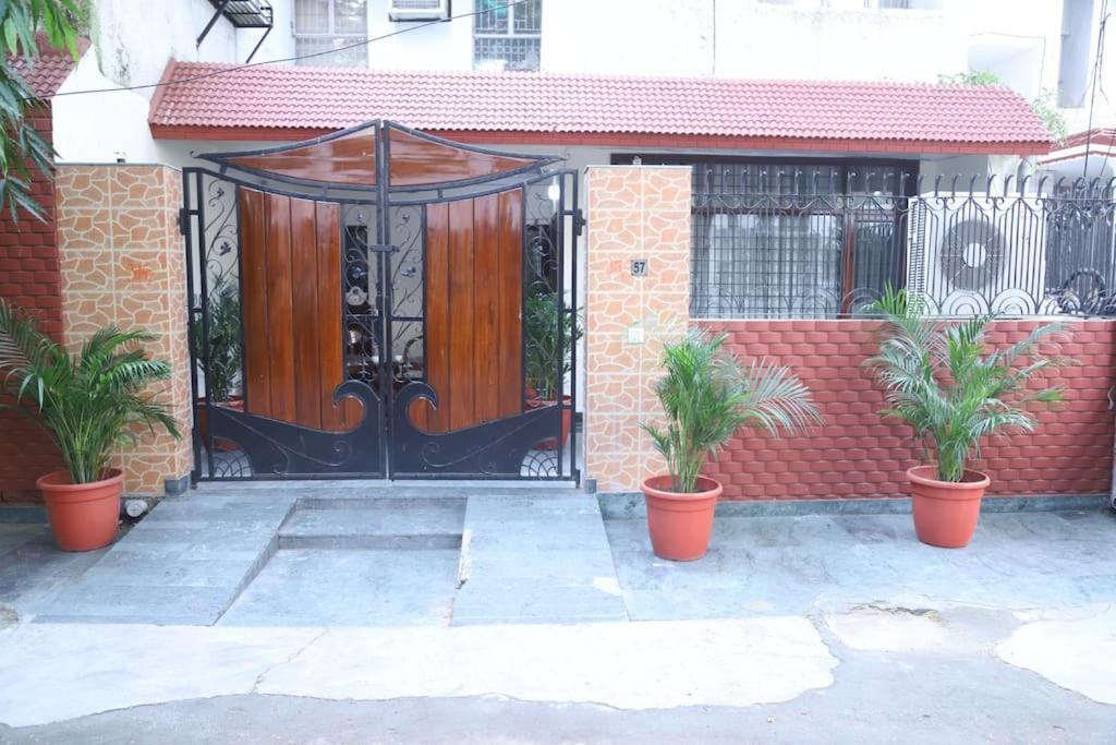Divine India Service Apartment 3Bhk,B57 Sarita Vihar,Apollo Nuova Delhi Esterno foto