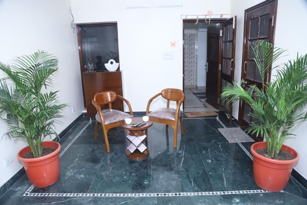 Divine India Service Apartment 3Bhk,B57 Sarita Vihar,Apollo Nuova Delhi Esterno foto