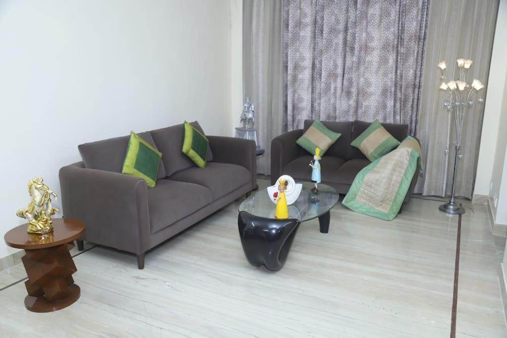 Divine India Service Apartment 3Bhk,B57 Sarita Vihar,Apollo Nuova Delhi Esterno foto