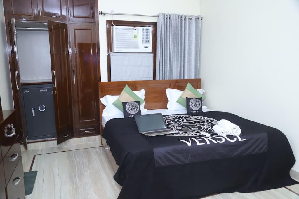 Divine India Service Apartment 3Bhk,B57 Sarita Vihar,Apollo Nuova Delhi Esterno foto
