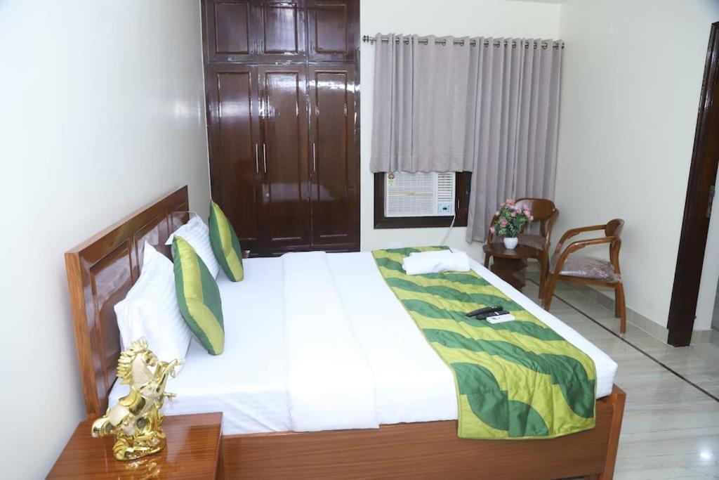 Divine India Service Apartment 3Bhk,B57 Sarita Vihar,Apollo Nuova Delhi Esterno foto