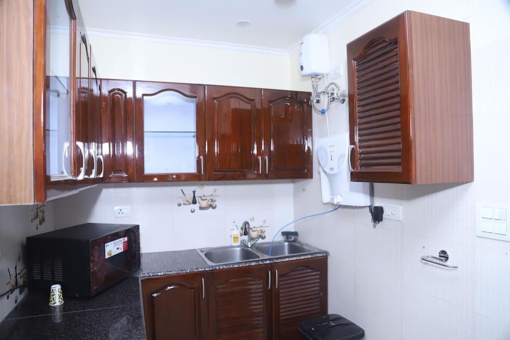 Divine India Service Apartment 3Bhk,B57 Sarita Vihar,Apollo Nuova Delhi Esterno foto