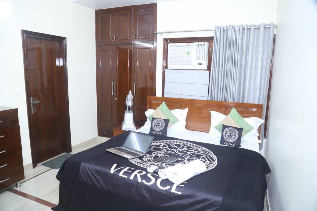 Divine India Service Apartment 3Bhk,B57 Sarita Vihar,Apollo Nuova Delhi Esterno foto