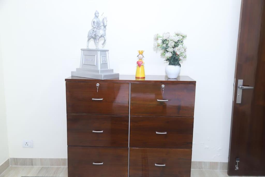 Divine India Service Apartment 3Bhk,B57 Sarita Vihar,Apollo Nuova Delhi Esterno foto