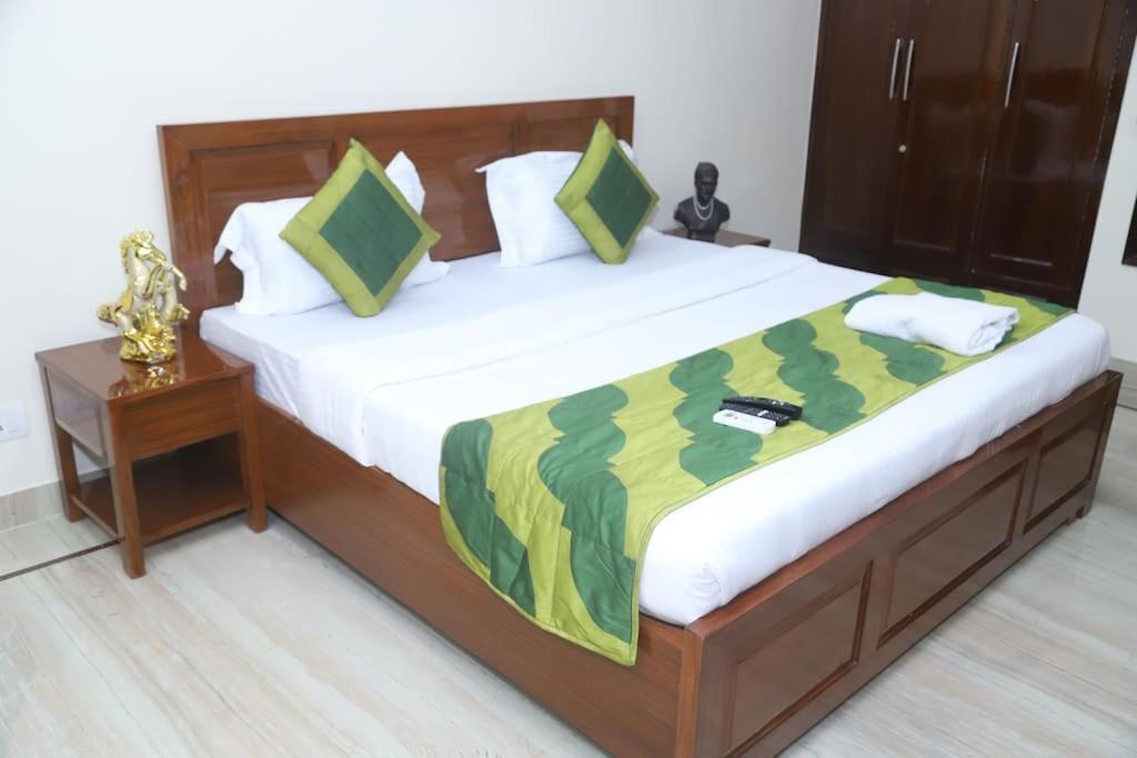 Divine India Service Apartment 3Bhk,B57 Sarita Vihar,Apollo Nuova Delhi Esterno foto