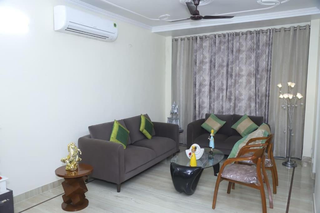 Divine India Service Apartment 3Bhk,B57 Sarita Vihar,Apollo Nuova Delhi Esterno foto