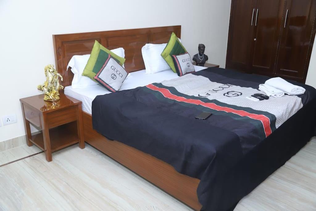 Divine India Service Apartment 3Bhk,B57 Sarita Vihar,Apollo Nuova Delhi Esterno foto