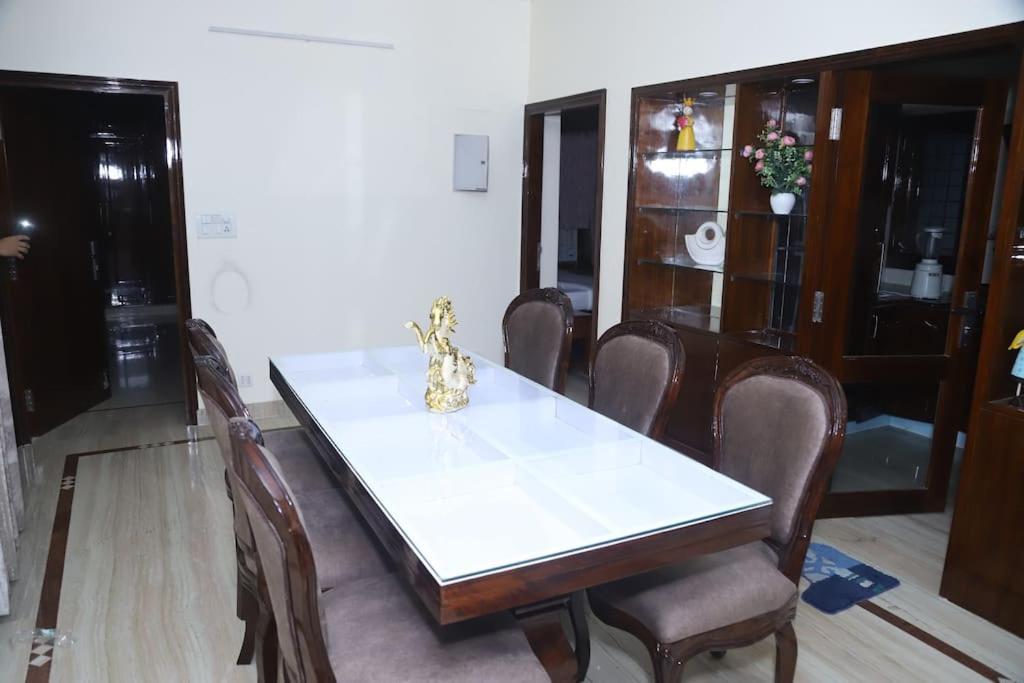 Divine India Service Apartment 3Bhk,B57 Sarita Vihar,Apollo Nuova Delhi Esterno foto
