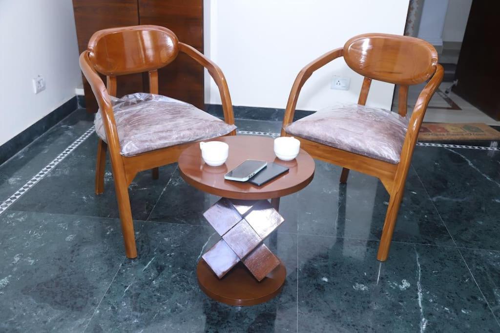 Divine India Service Apartment 3Bhk,B57 Sarita Vihar,Apollo Nuova Delhi Esterno foto