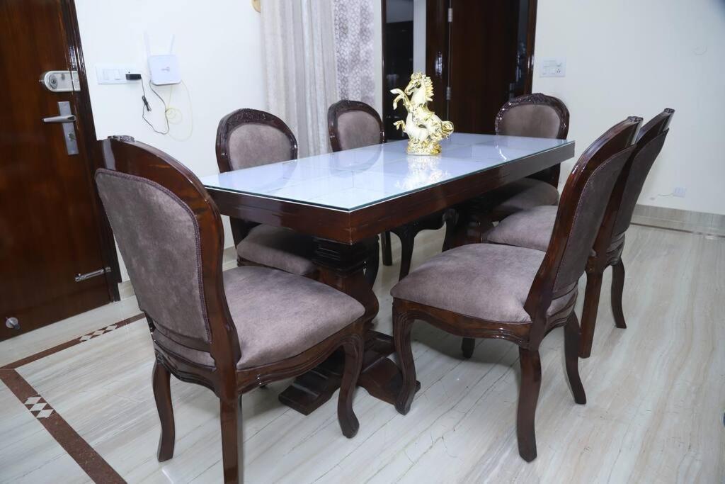 Divine India Service Apartment 3Bhk,B57 Sarita Vihar,Apollo Nuova Delhi Esterno foto