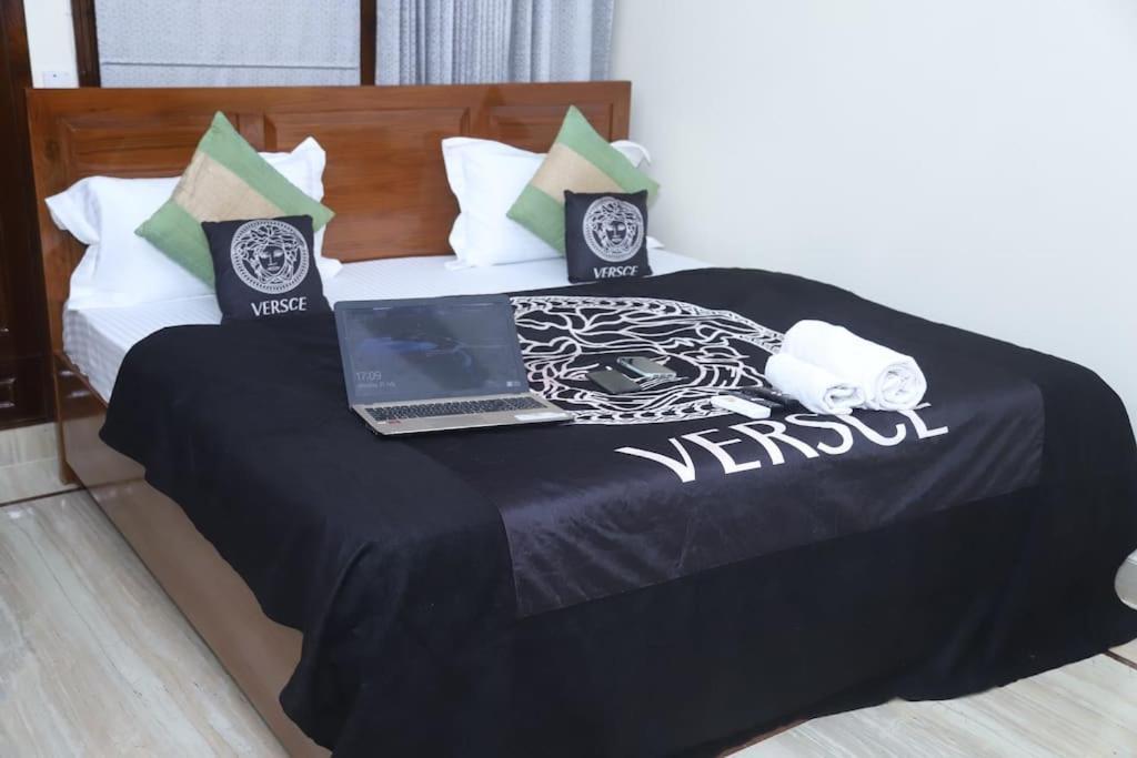 Divine India Service Apartment 3Bhk,B57 Sarita Vihar,Apollo Nuova Delhi Esterno foto