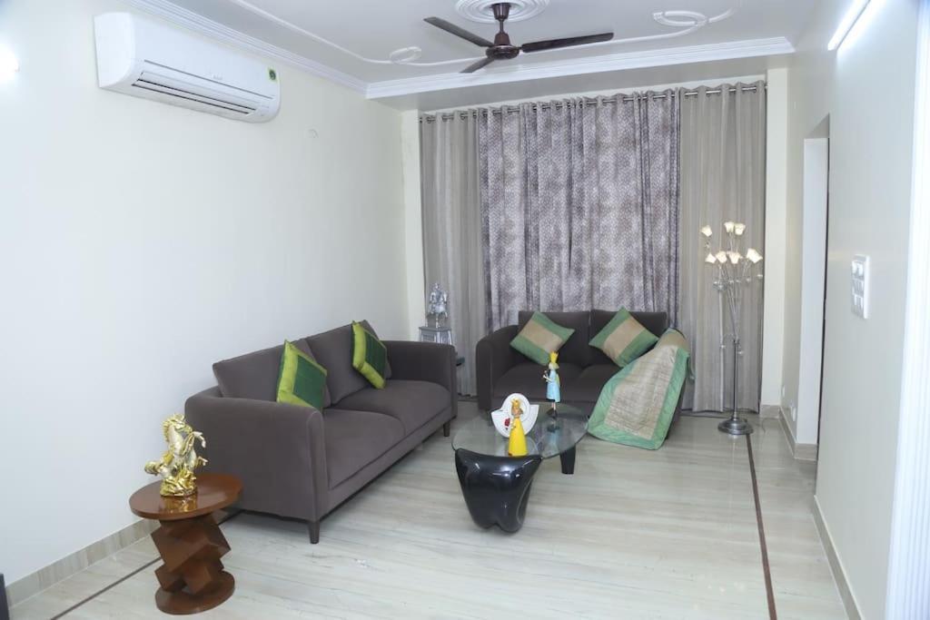 Divine India Service Apartment 3Bhk,B57 Sarita Vihar,Apollo Nuova Delhi Esterno foto