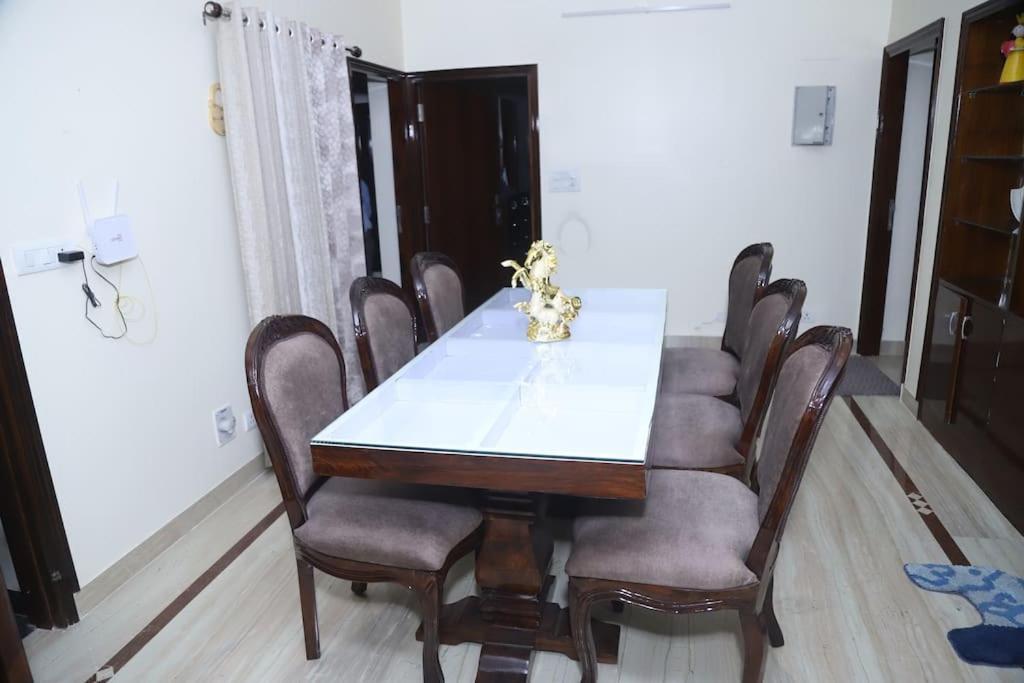 Divine India Service Apartment 3Bhk,B57 Sarita Vihar,Apollo Nuova Delhi Esterno foto
