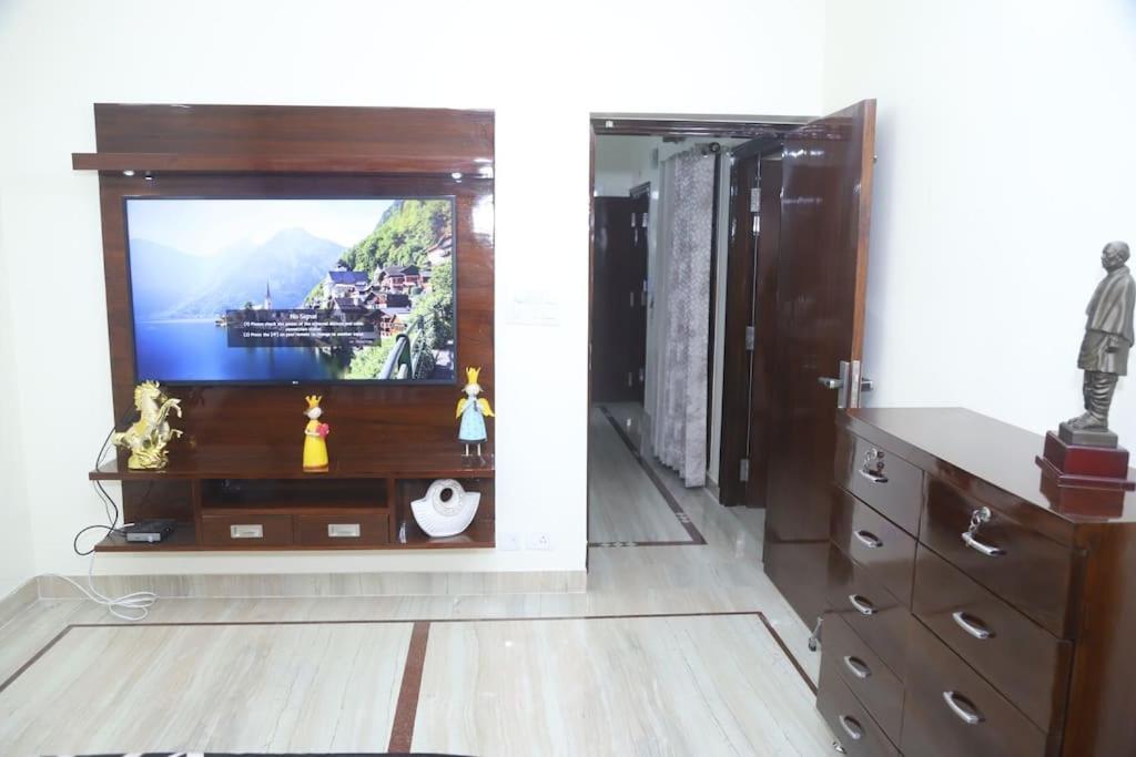 Divine India Service Apartment 3Bhk,B57 Sarita Vihar,Apollo Nuova Delhi Esterno foto