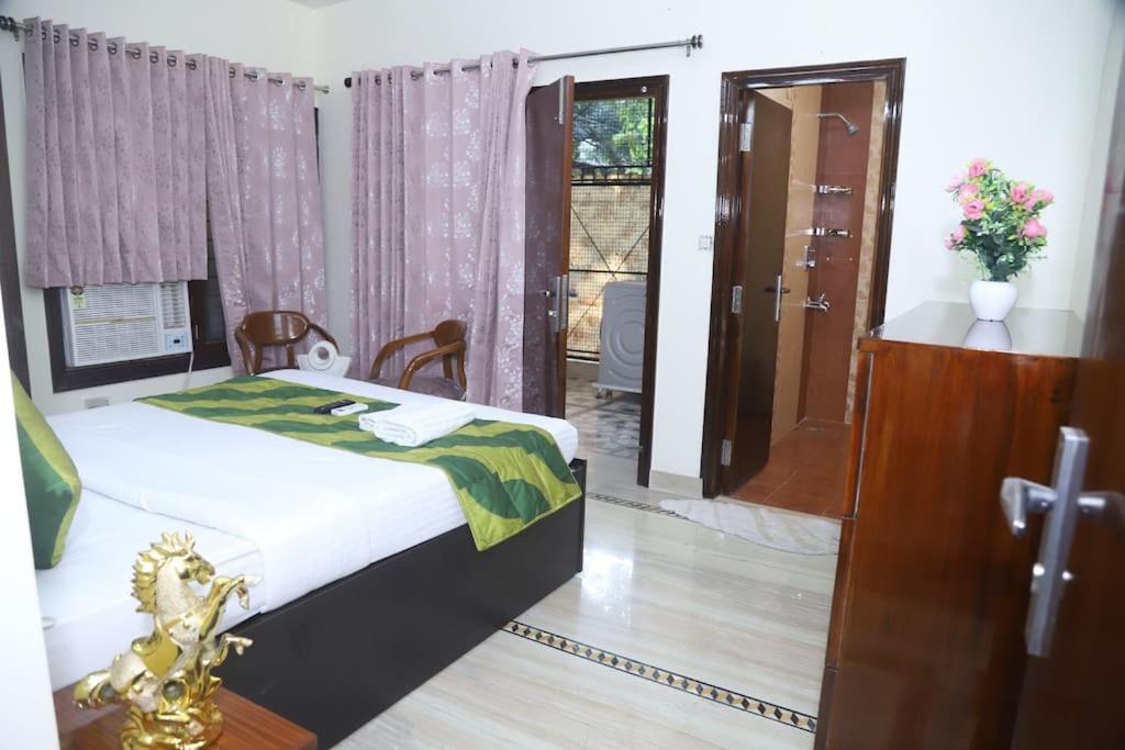 Divine India Service Apartment 3Bhk,B57 Sarita Vihar,Apollo Nuova Delhi Esterno foto