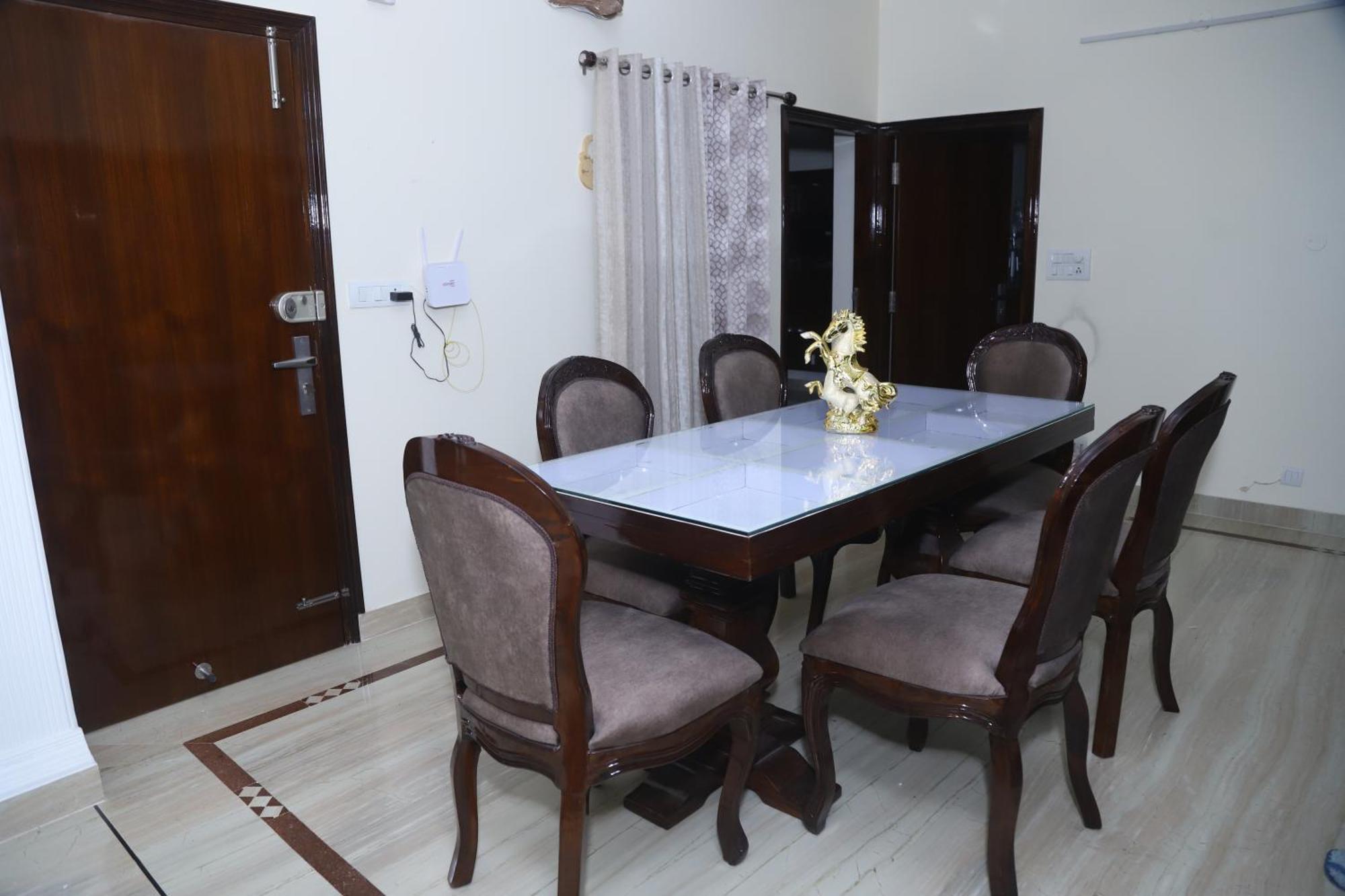 Divine India Service Apartment 3Bhk,B57 Sarita Vihar,Apollo Nuova Delhi Esterno foto