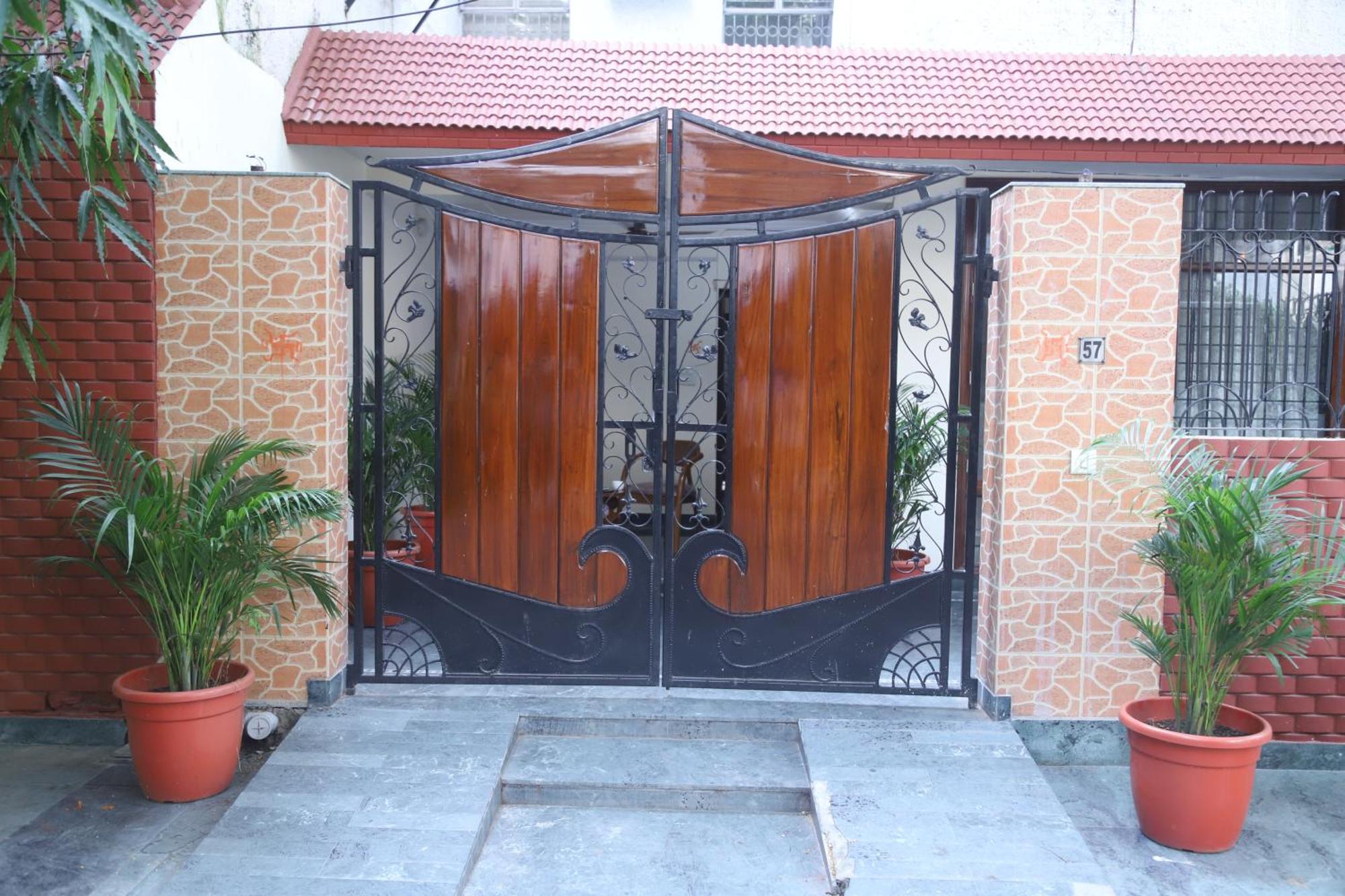 Divine India Service Apartment 3Bhk,B57 Sarita Vihar,Apollo Nuova Delhi Esterno foto