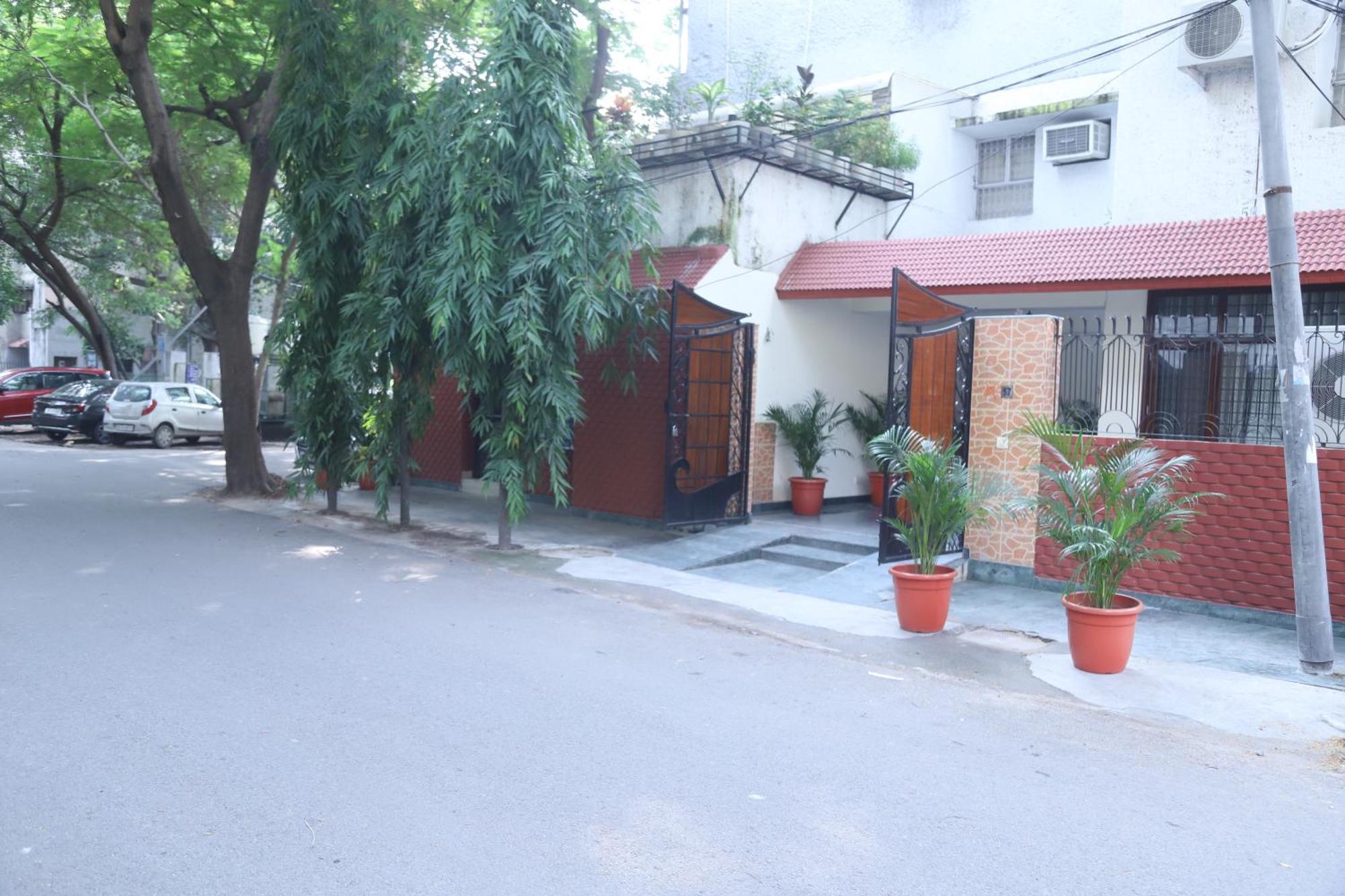 Divine India Service Apartment 3Bhk,B57 Sarita Vihar,Apollo Nuova Delhi Esterno foto