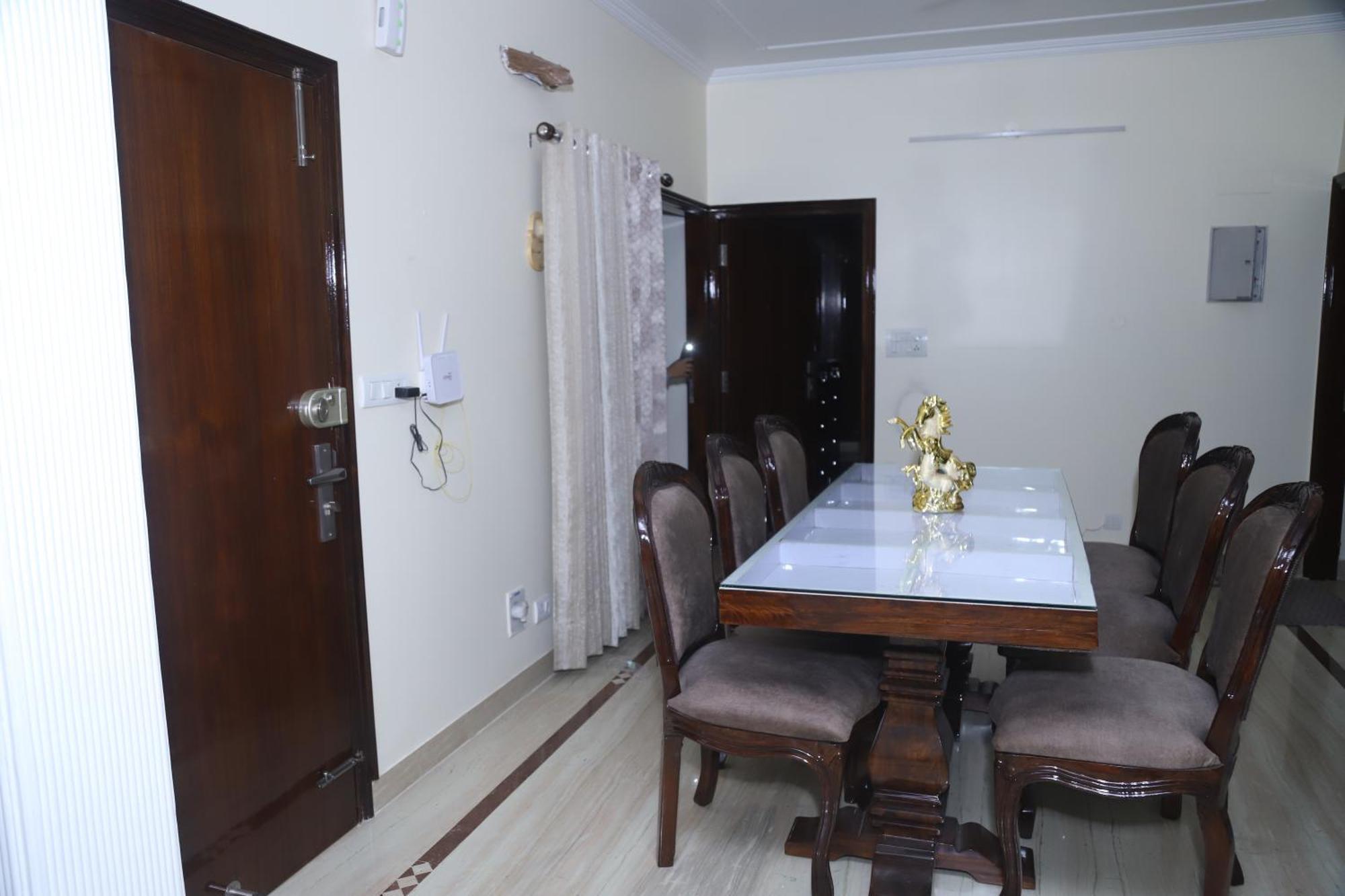 Divine India Service Apartment 3Bhk,B57 Sarita Vihar,Apollo Nuova Delhi Esterno foto
