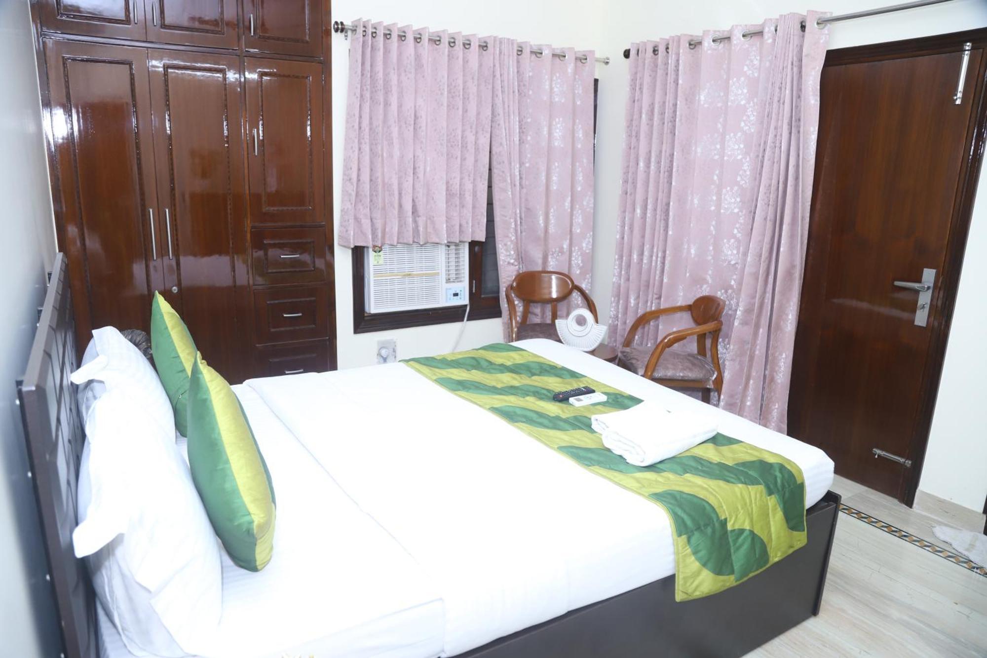Divine India Service Apartment 3Bhk,B57 Sarita Vihar,Apollo Nuova Delhi Esterno foto