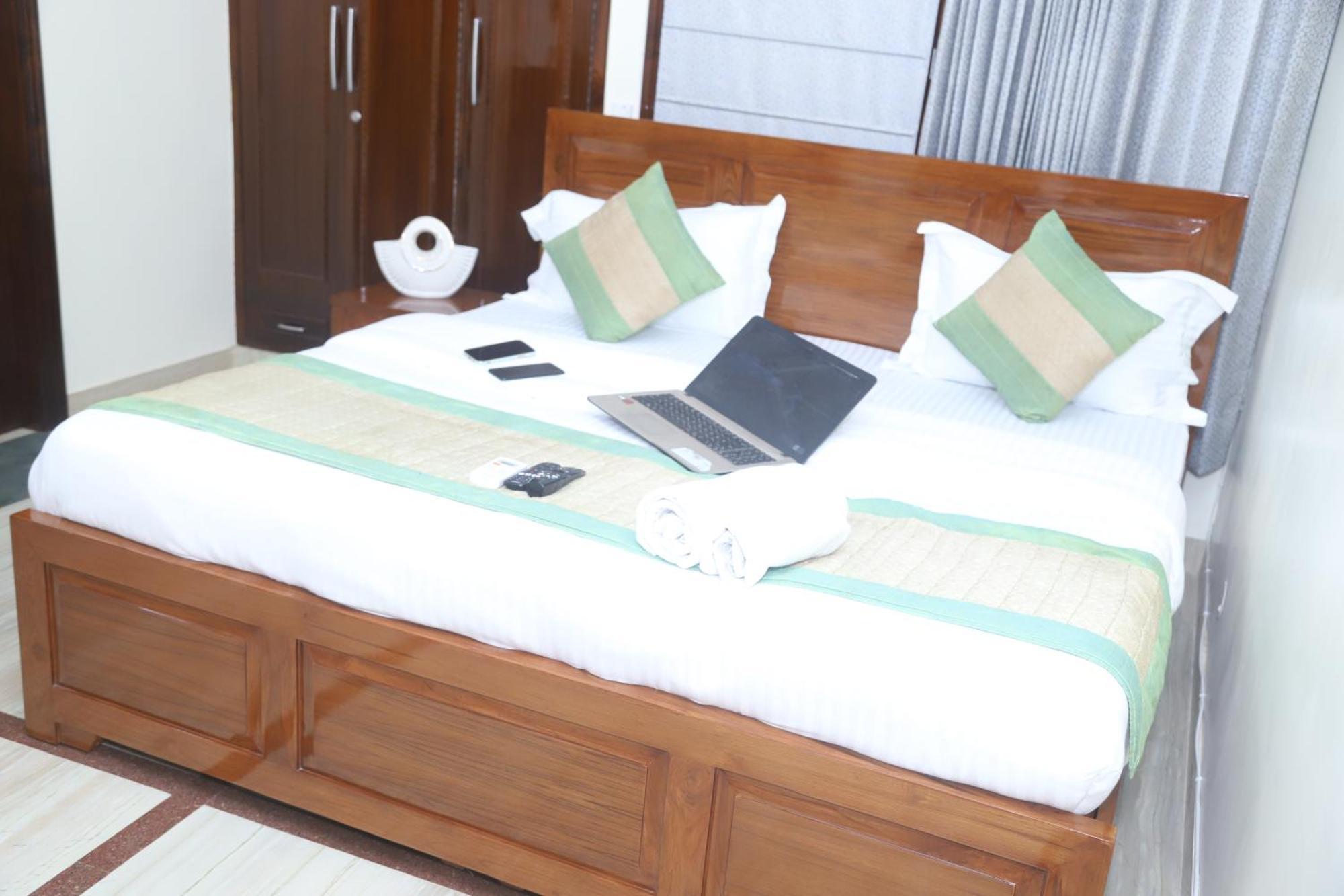 Divine India Service Apartment 3Bhk,B57 Sarita Vihar,Apollo Nuova Delhi Esterno foto