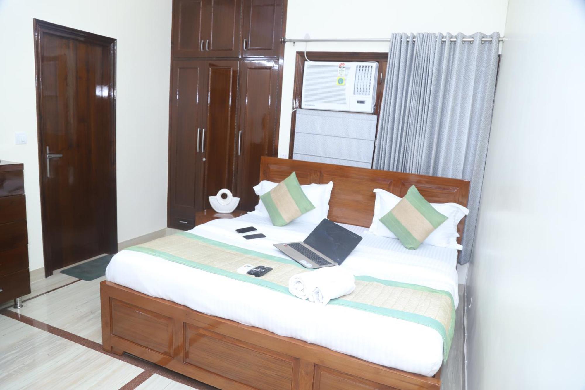 Divine India Service Apartment 3Bhk,B57 Sarita Vihar,Apollo Nuova Delhi Esterno foto